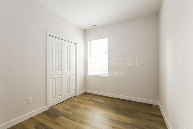 Building Photo - 2950 Winthrop Ave