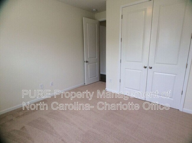 Building Photo - 107 Torridge Ave