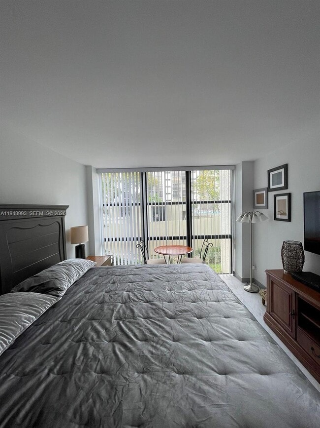 Building Photo - 16919 N Bay Rd