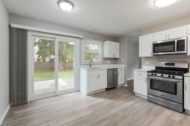 Building Photo - 135 Encina Dr