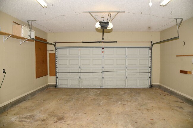 Building Photo - Spacious 4 Bedroom in Southwind at Bluewater Bay!