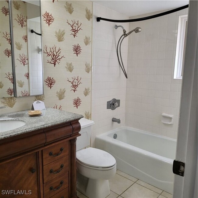 Building Photo - ** 2/2 FIRST FLOOR UNIT ** DELNOR-WIGGINS ...