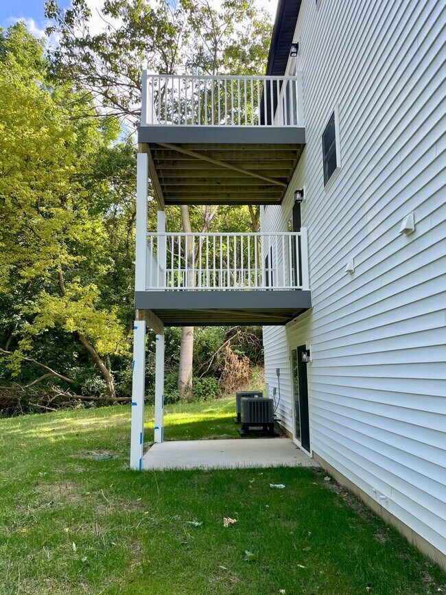 Building Photo - 40 Longfellow Dr