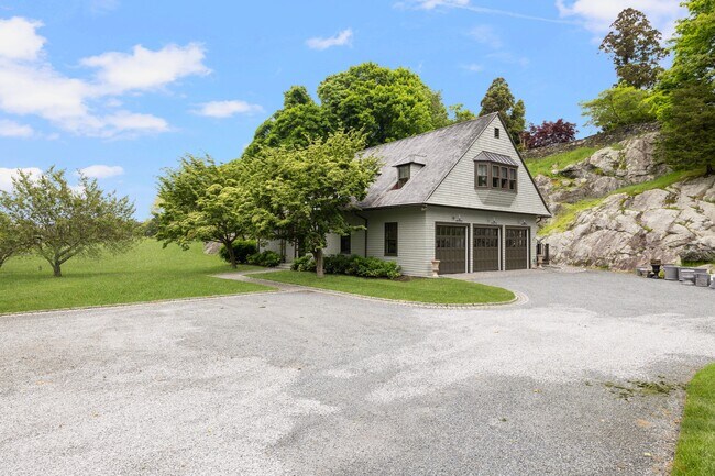 Building Photo - 33 Beacon Hill Rd