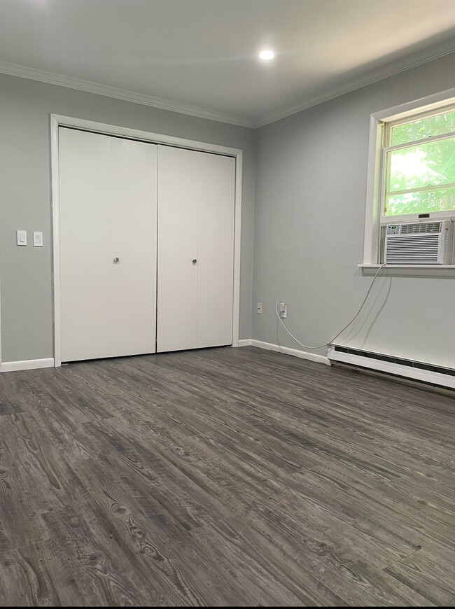 Building Photo - 223 Rundall Plz