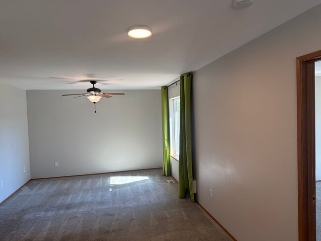 Building Photo - Large Mount Vernon Home