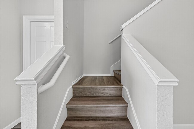 Building Photo - 14934 Sugar Falls Ct