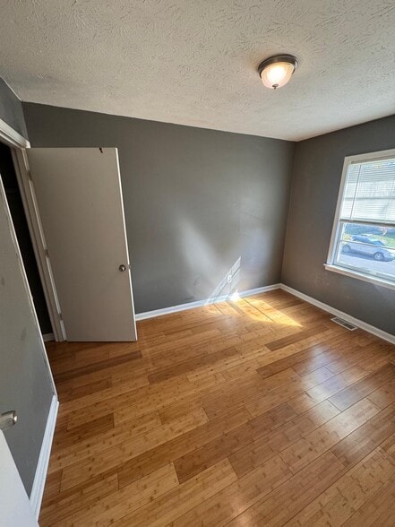Building Photo - 285 Osage Ct