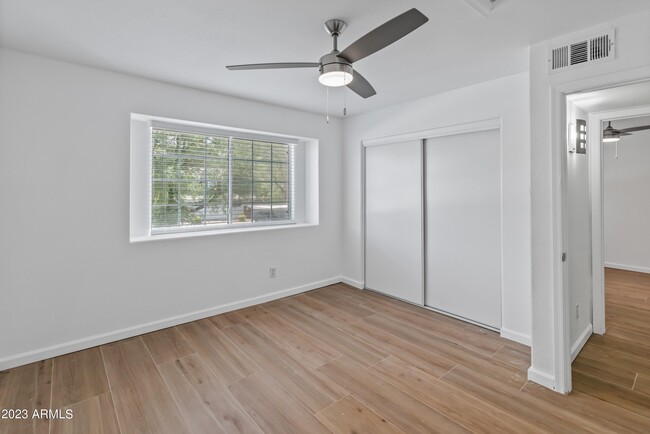 Building Photo - 860 N McQueen Rd