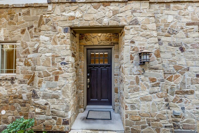 Building Photo - 5914 Hudson St