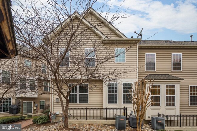 Building Photo - 523 Triadelphia Way
