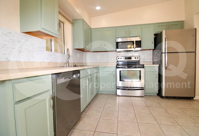 Building Photo - 4043 E Deseret Dr