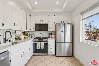 Building Photo - 5139 Balboa Blvd