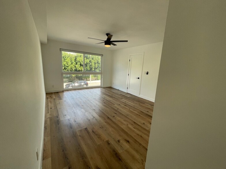 Building Photo - 1284 Havenhurst Dr