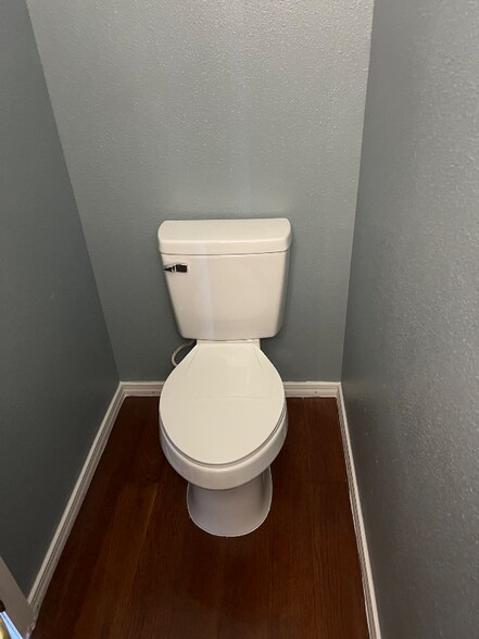 Building Photo - 44 Royal Crest Dr