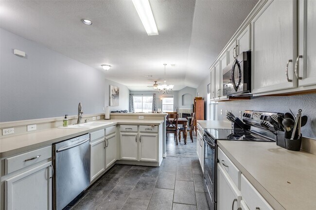 Building Photo - 2402 Pheasant Run
