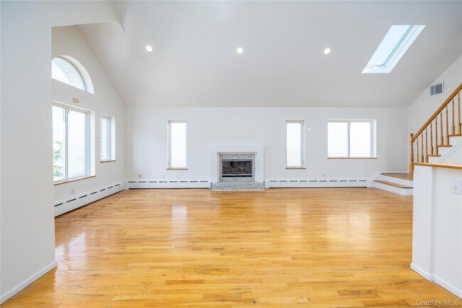 Building Photo - 616 E Beech St