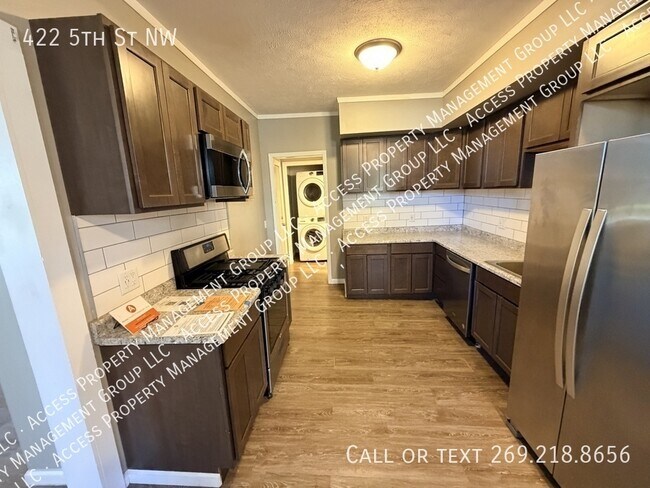 Building Photo - 422 5th St NW