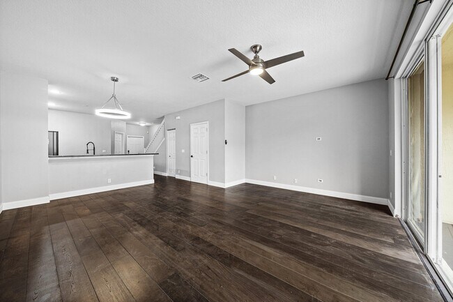 Building Photo - 9663 Lago Dr