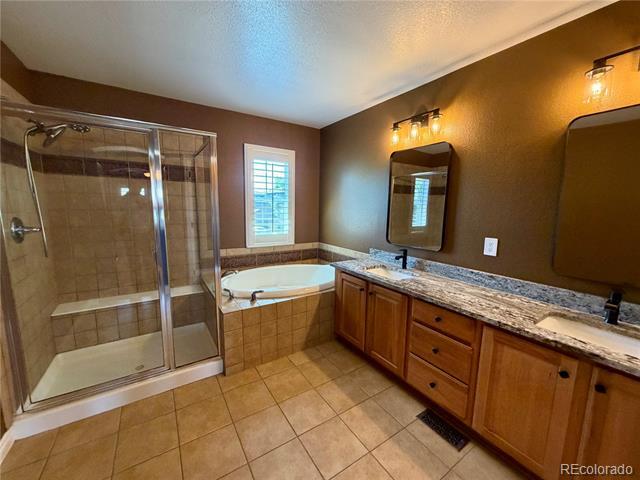 Building Photo - 10761 Glengate Cir