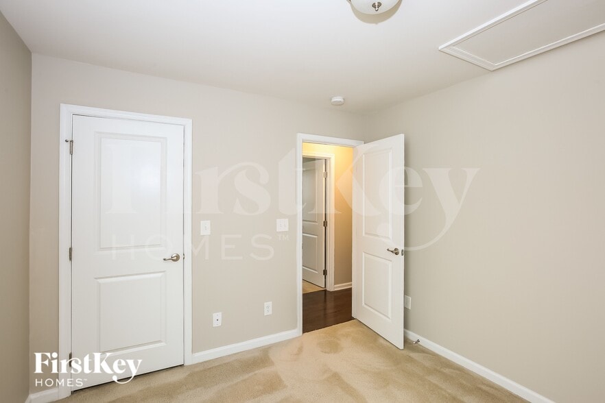 Building Photo - 1512 Scarbrough Cir SW