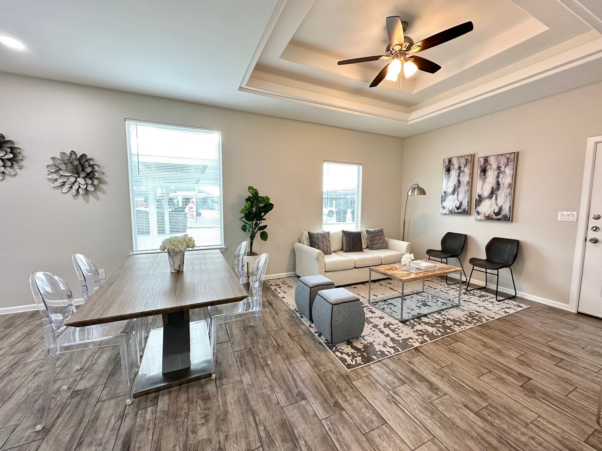 Building Photo - 722 S Stewart Blvd