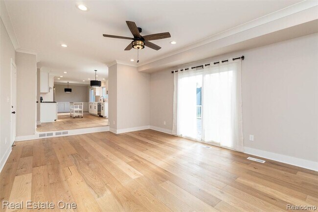 Building Photo - 5485 Hammersmith Dr