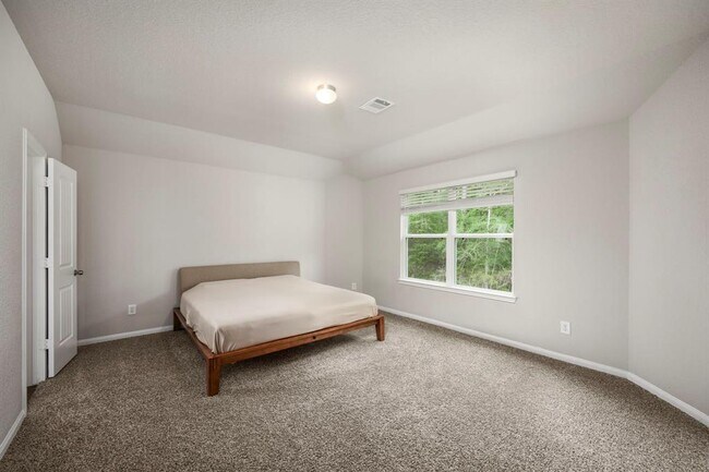 Building Photo - 2256 Raider Dr