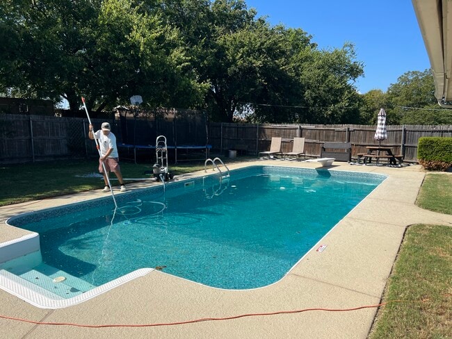 Building Photo - 6012 Highcrest Dr