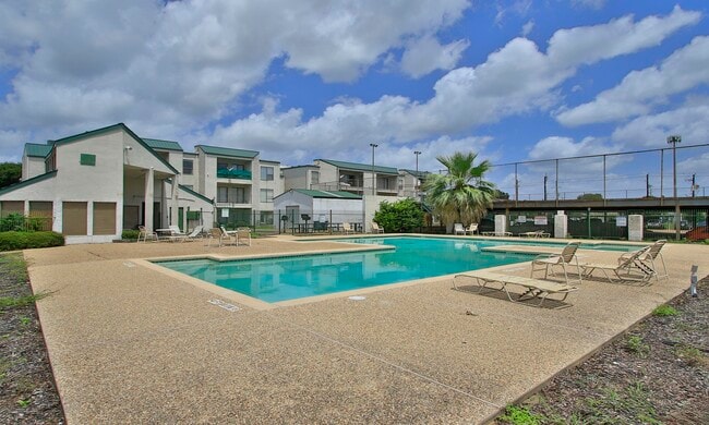 Building Photo - 2822 S Bartell Dr