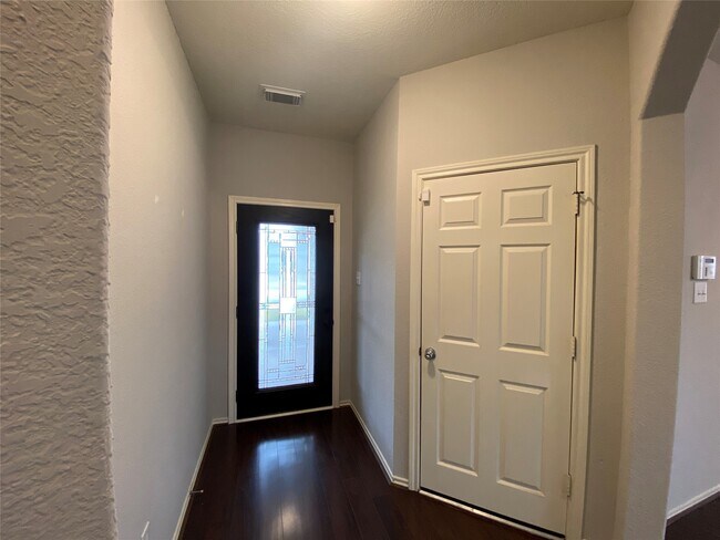 Building Photo - 6323 Bennington Springs Dr