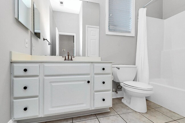 Building Photo - 793 Garden District Dr
