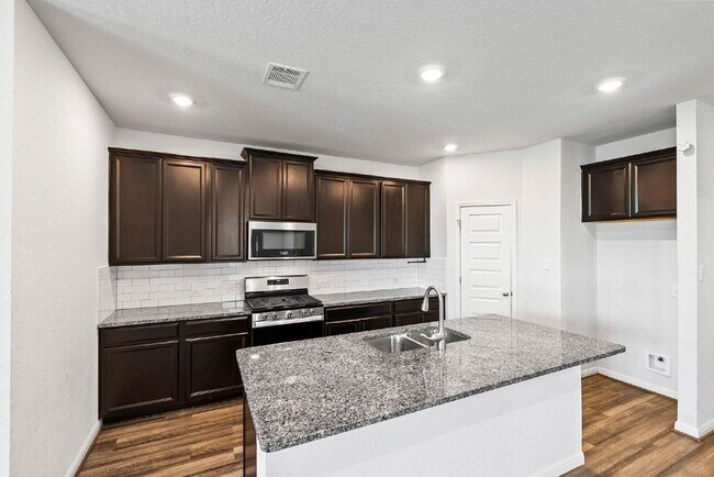 Building Photo - Greenbelt, Second En Suite, Media and Game...