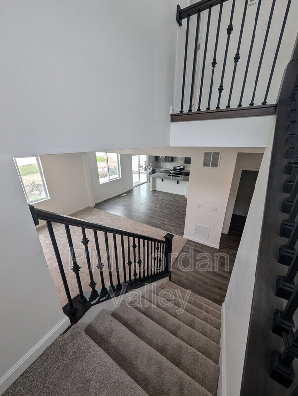 Building Photo - 2123 Wallflower Dr