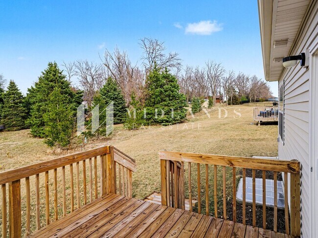 Building Photo - Ranch in Gretna Schools
