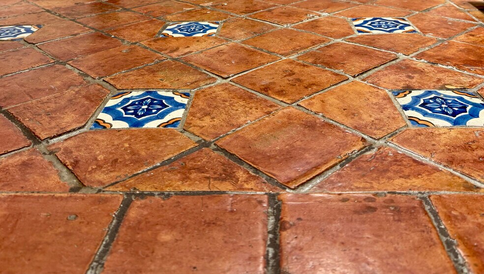 Building Photo - 2733 Russell St