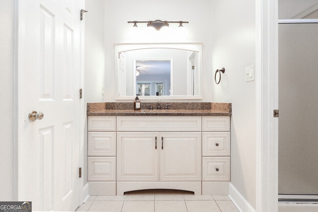 Building Photo - 801 Agate Edge