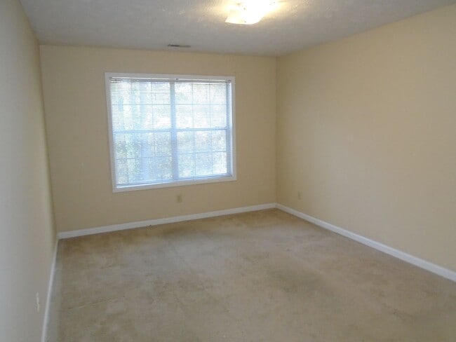 Building Photo - 2Bed / 2 Bath Condo.  Freshly painted, available NOW!!!