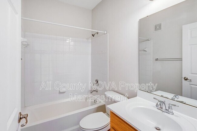 Building Photo - 15072 Leicestershire St