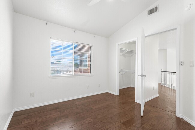 Building Photo - 45322 Pickford Ave