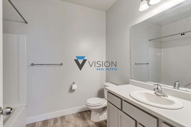 Building Photo - 627 N Sun Peak Dr