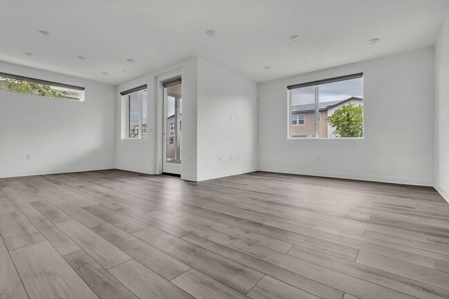 Building Photo - 1879 Union St