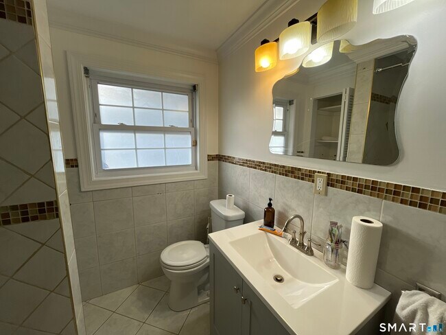 Building Photo - 110 Roger White Dr