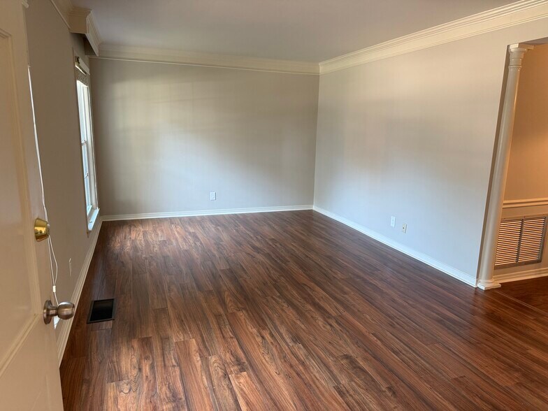 Living room - 511 Chickadee Dr