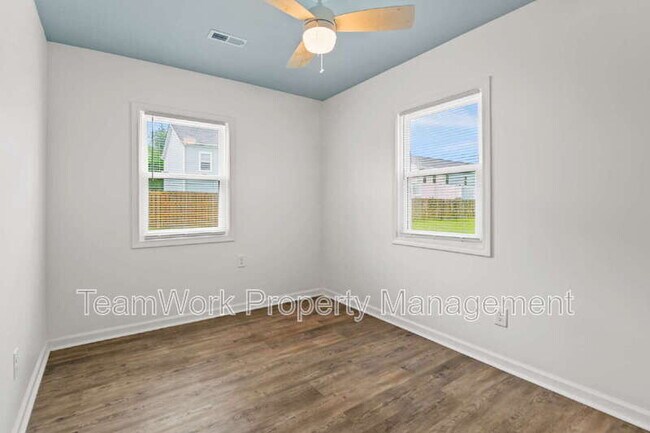 Building Photo - 3107 Azalea Dr