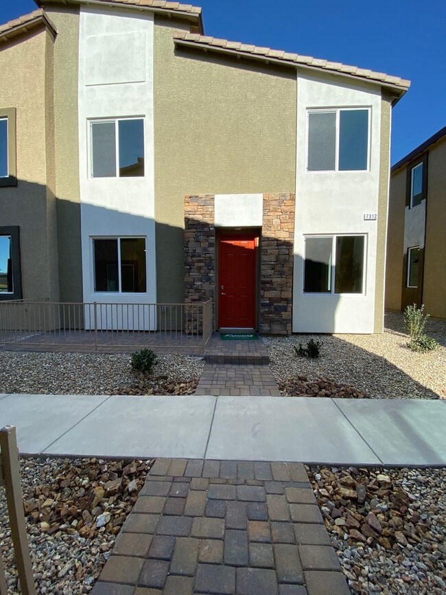 Building Photo - Spacious Townhouse with Loft & Rare 3-Car Garage!
