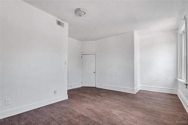 Building Photo - 824 Canaan Ave