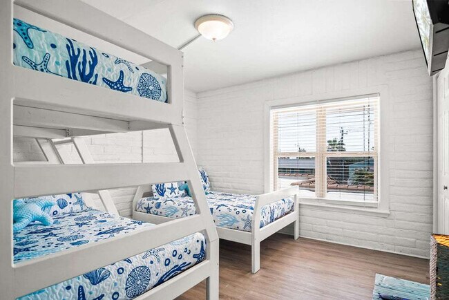 Building Photo - 1412 Eleventh Street-SI FL2-ID1023183P