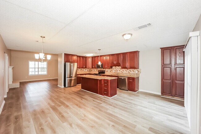 Building Photo - 2061 Poplar Rd