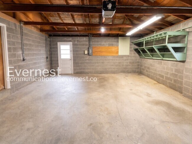 Building Photo - 4bed/2bath single family home in Denver with fenced yard/ Available now!